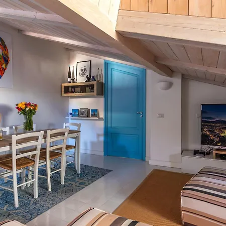 Lägenhet Mansarda Del Corso *